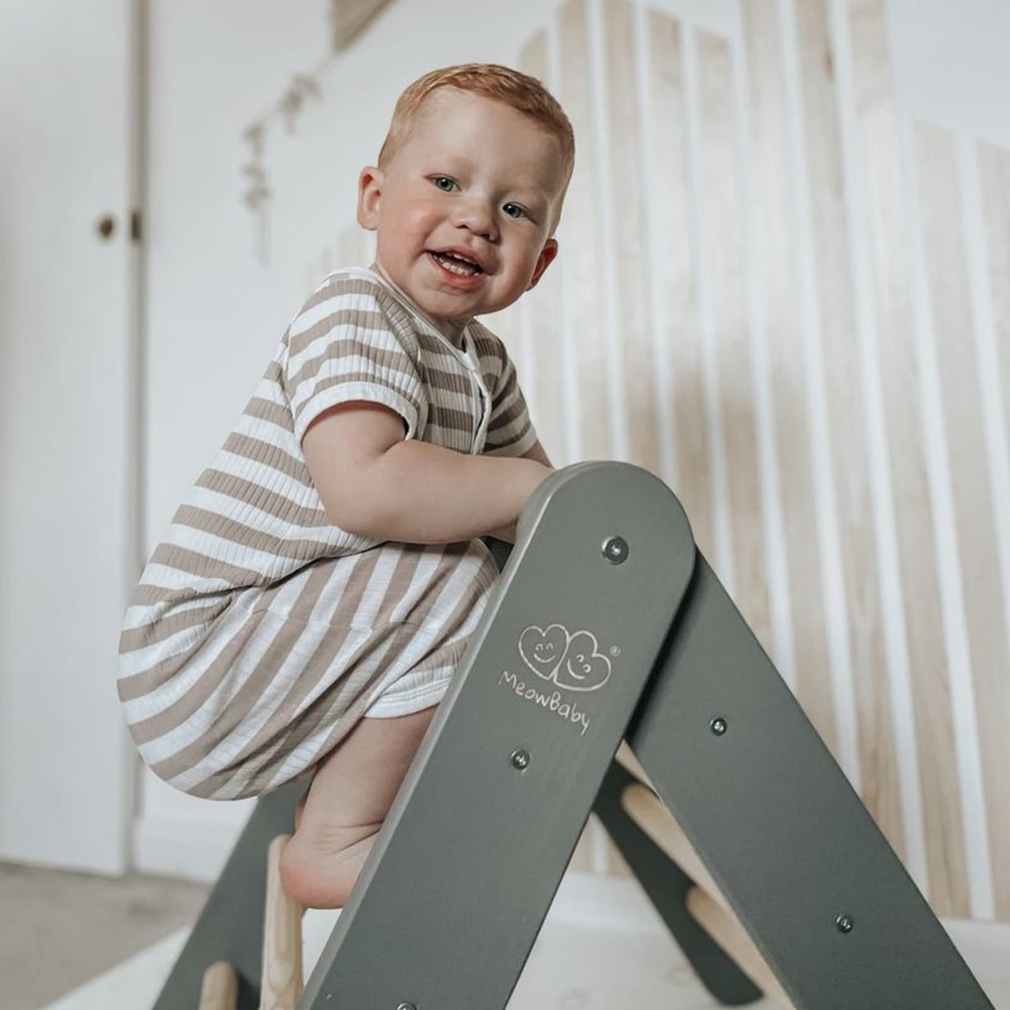 Montessori Driehoekladder - Grijs - Veilig Klimtoestel Voor Kinderen - SpeelSterk SpeelSterk
