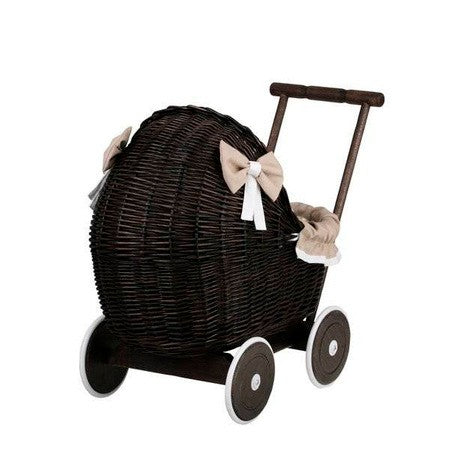 Dark Painted Wicker Doll Pram – Beige Bedding SpeelSterk.nl